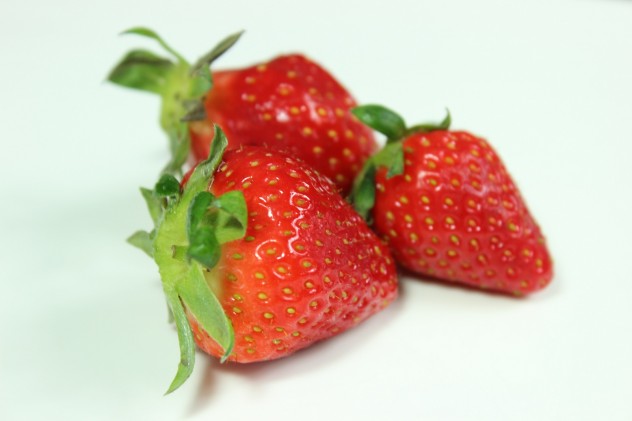 FRAISE --> Lire la suite FRUITS de saison MAI Fraise